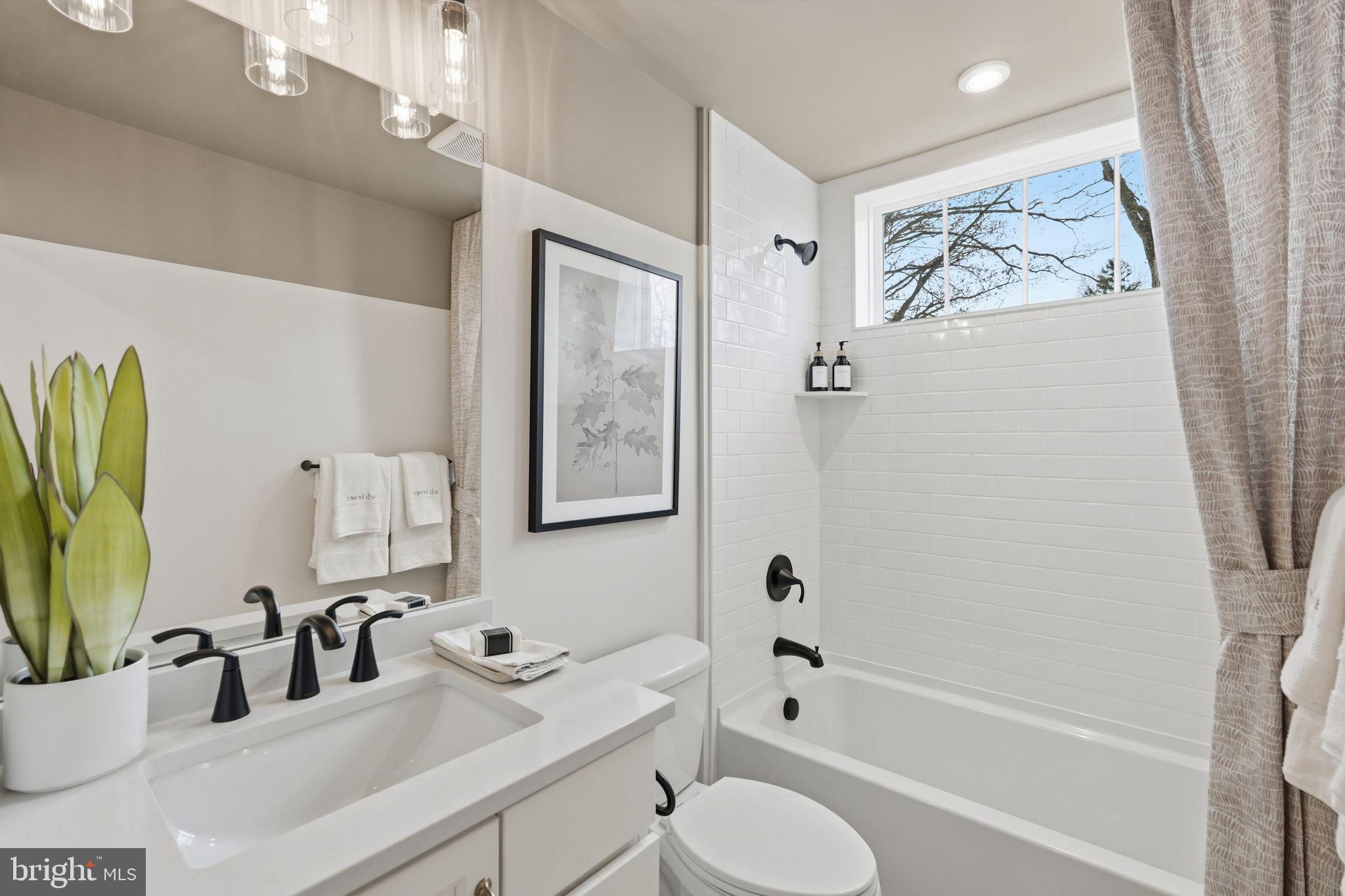 404 PENNYBROOK COURT 15 REDFORD INTERIOR