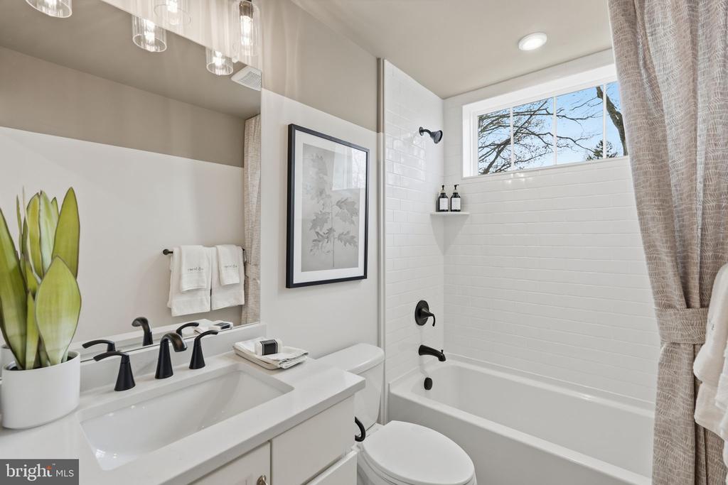 404 PENNYBROOK COURT 15 REDFORD INTERIOR