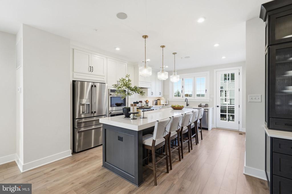404 PENNYBROOK COURT 15 REDFORD INTERIOR