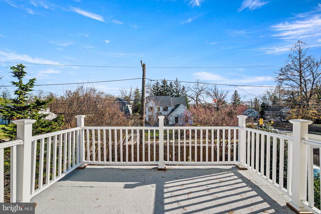 503 E GRAVERS LANE