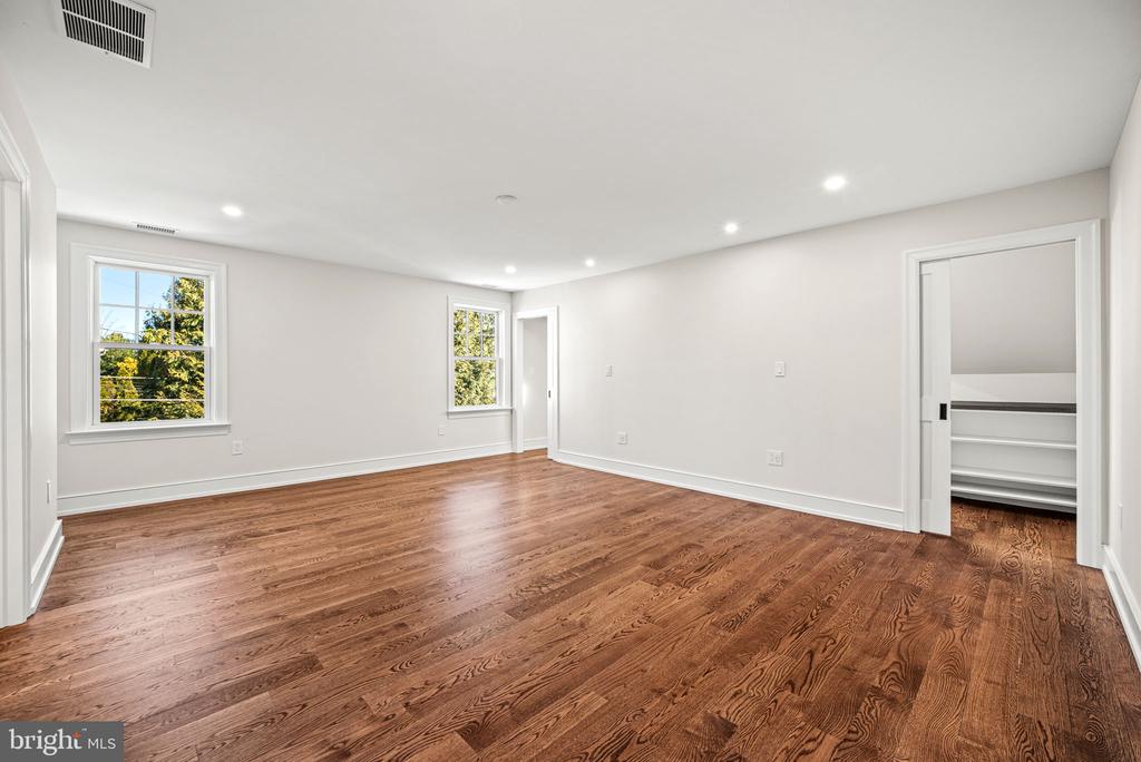 16 NARBROOK PARK