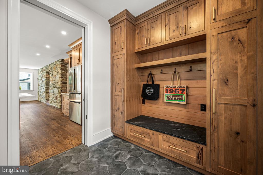16 NARBROOK PARK