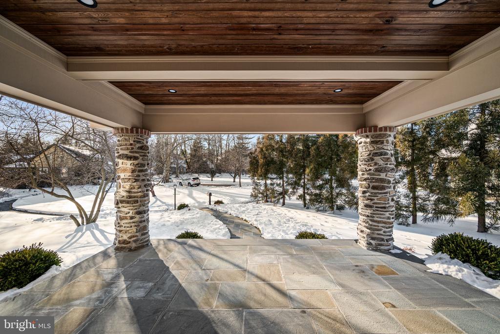 16 NARBROOK PARK