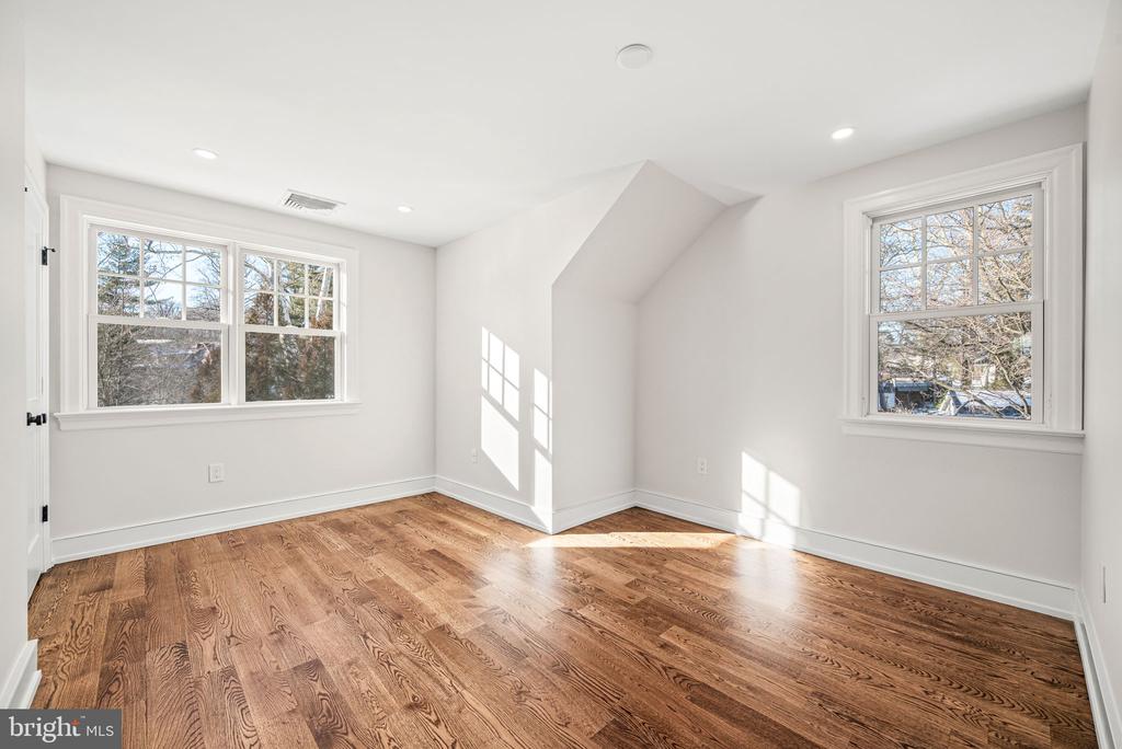16 NARBROOK PARK