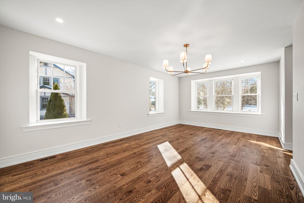16 NARBROOK PARK