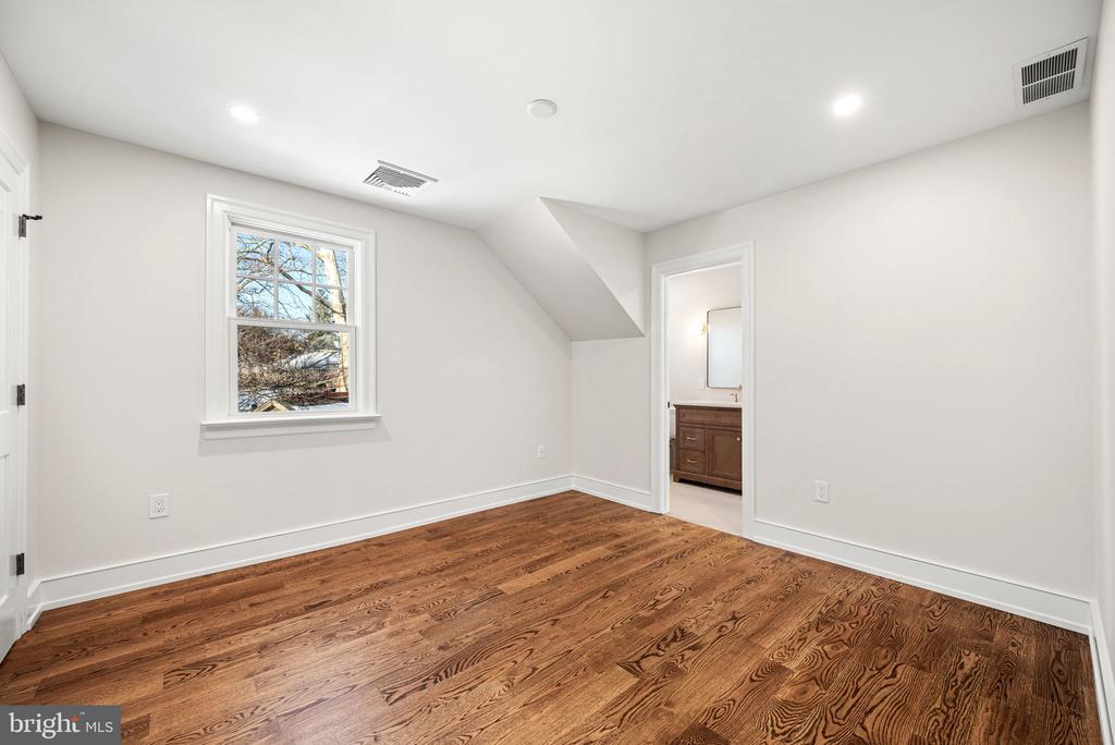 16 NARBROOK PARK
