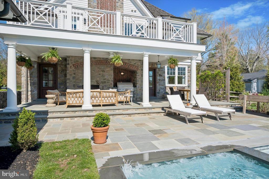 101 HAMPTON LANE