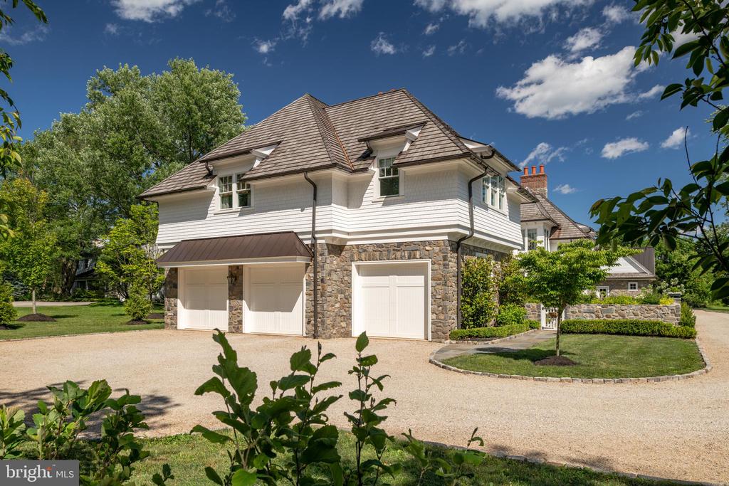 101 HAMPTON LANE