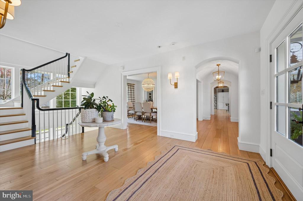 101 HAMPTON LANE