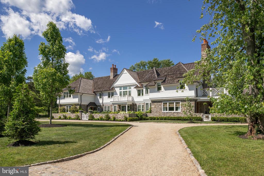 101 HAMPTON LANE