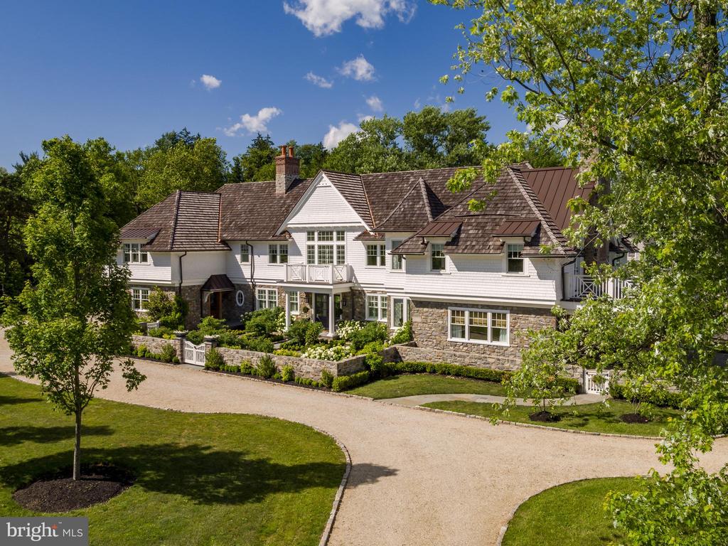 101 HAMPTON LANE