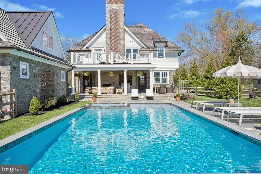 101 HAMPTON LANE