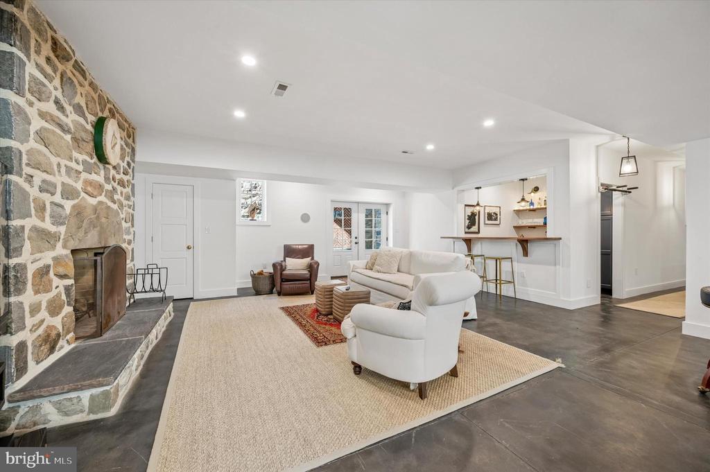 101 HAMPTON LANE