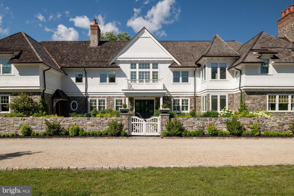 101 HAMPTON LANE