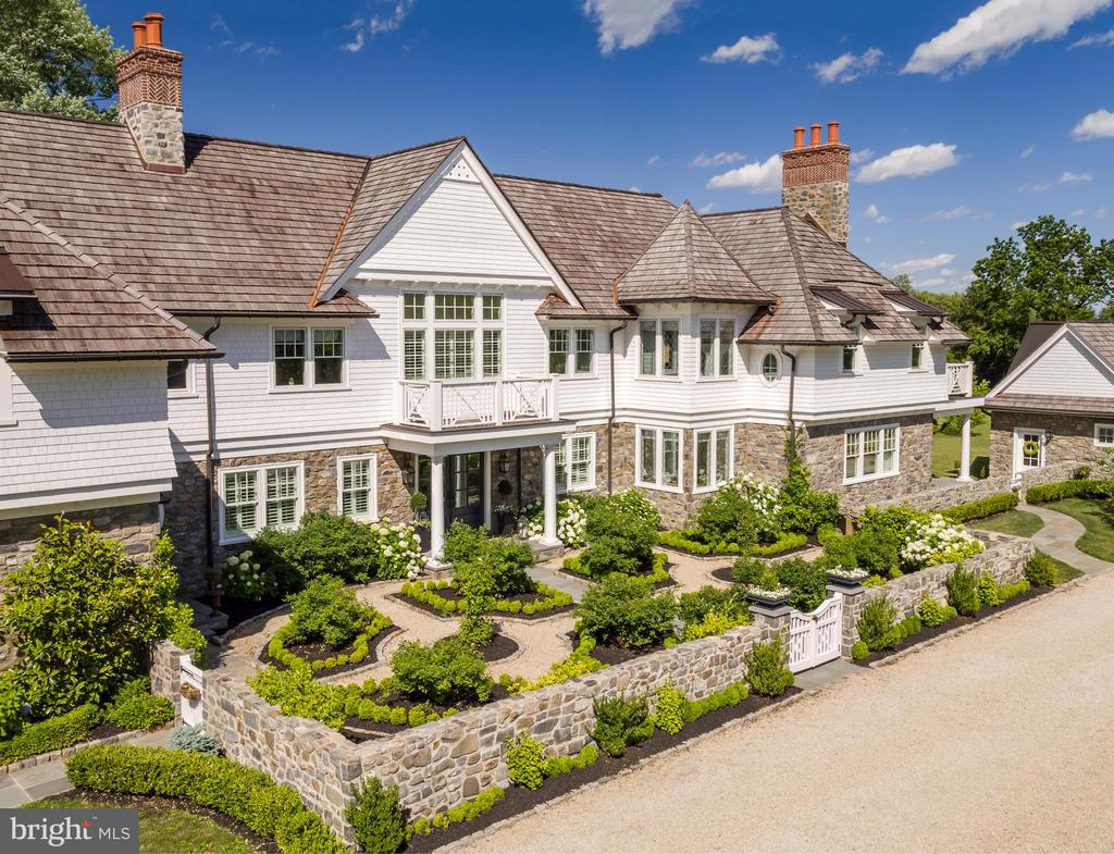 101 HAMPTON LANE