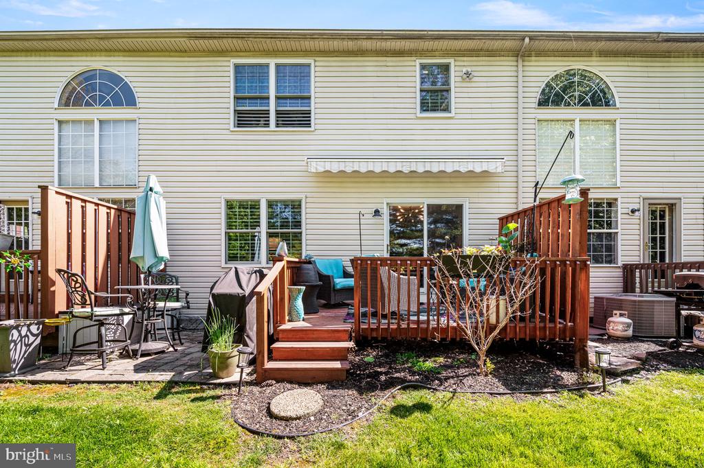 256 LARKSPUR LANE