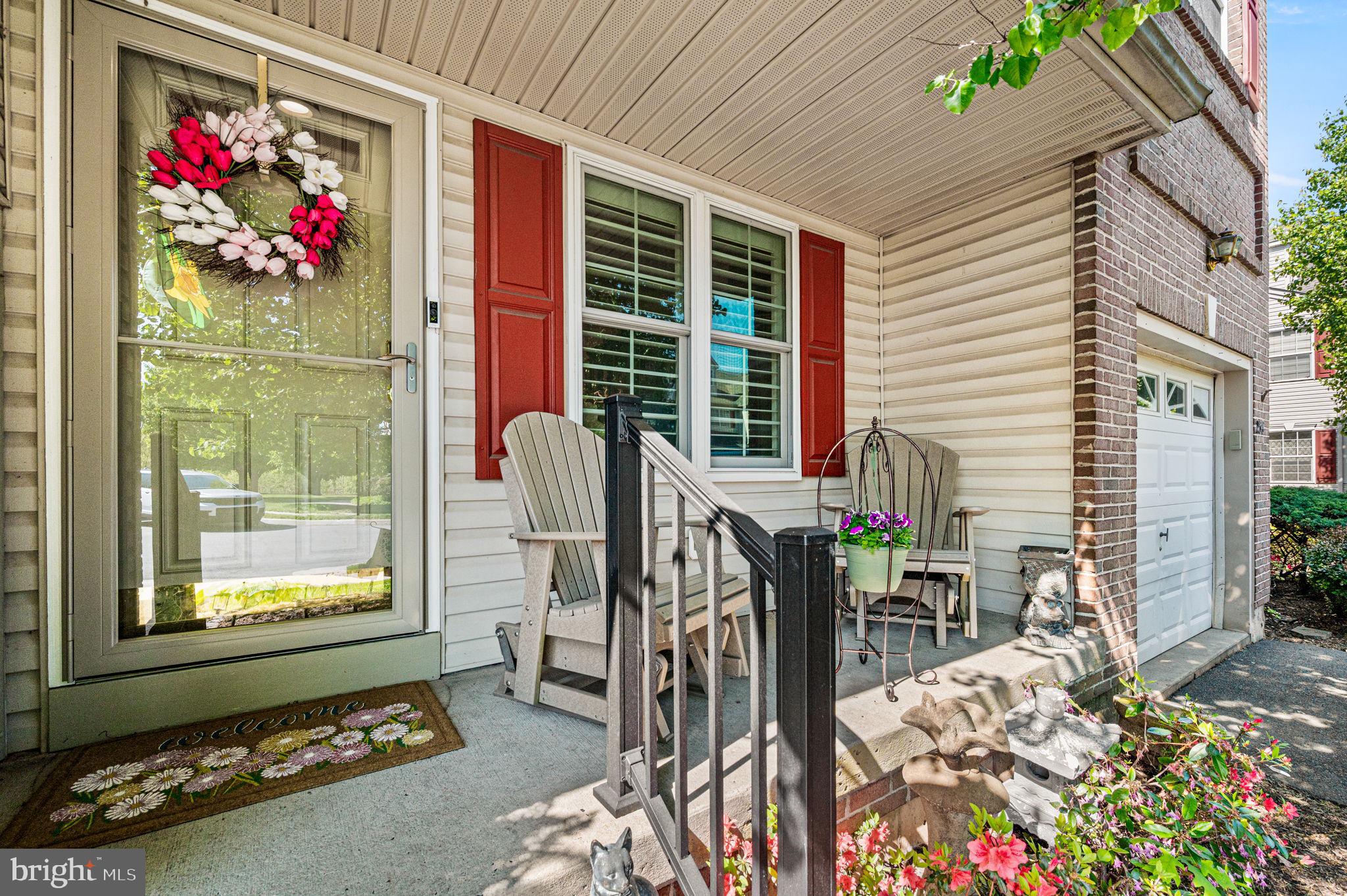 256 LARKSPUR LANE