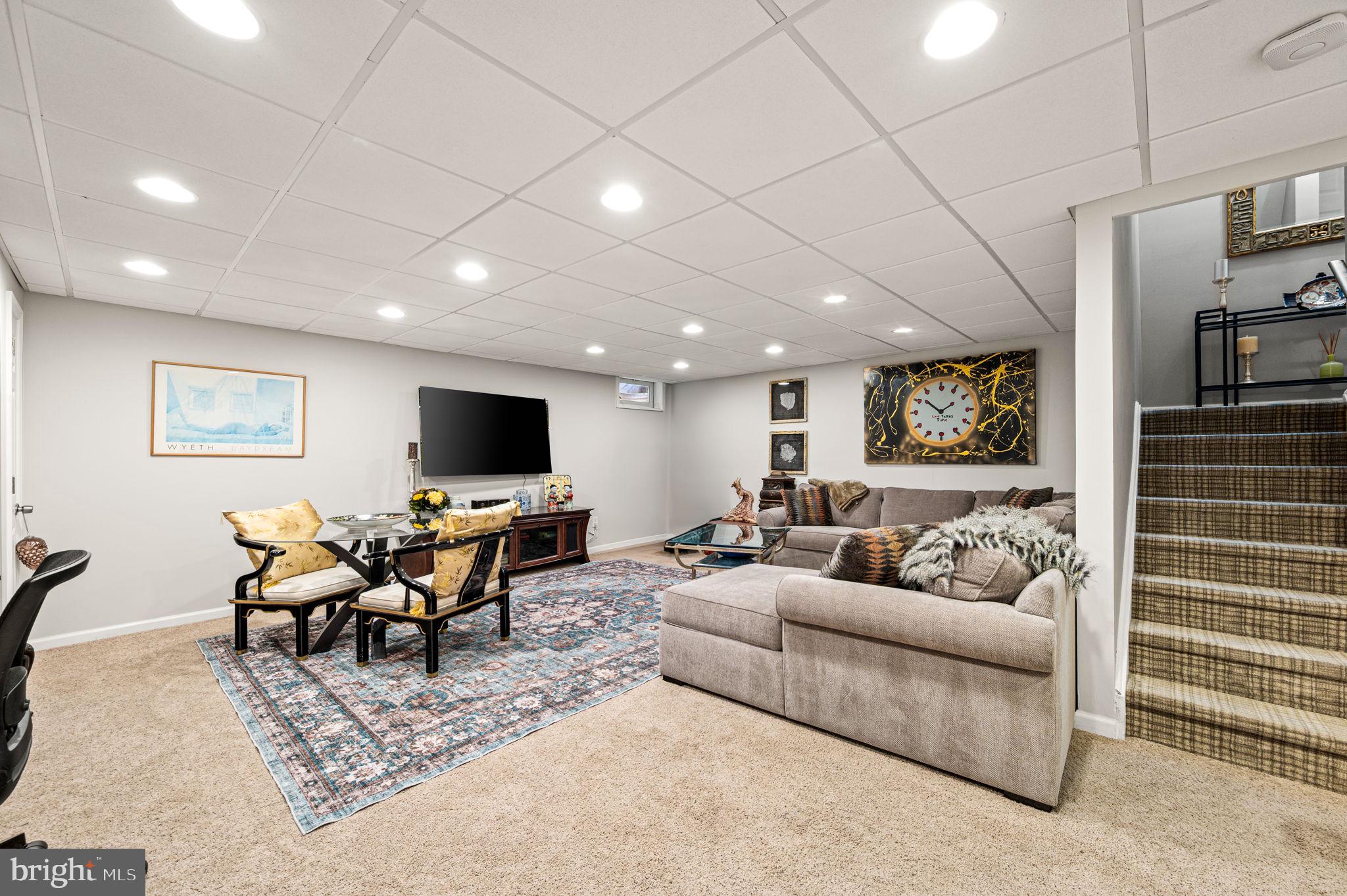 256 LARKSPUR LANE