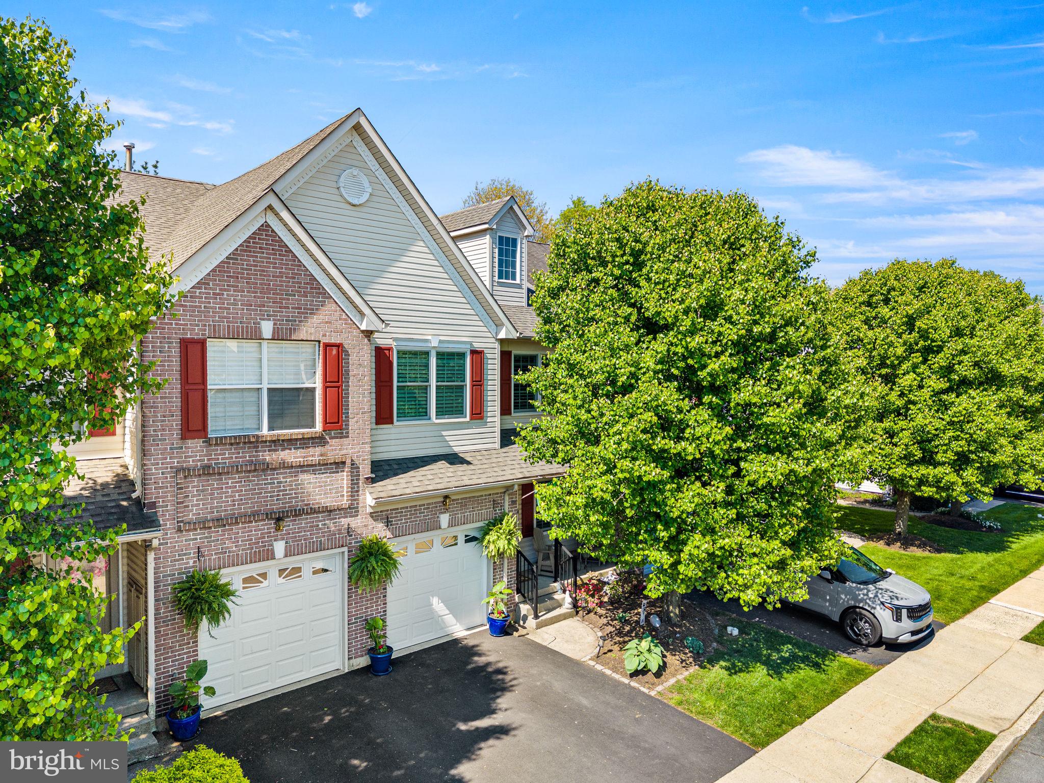 256 LARKSPUR LANE