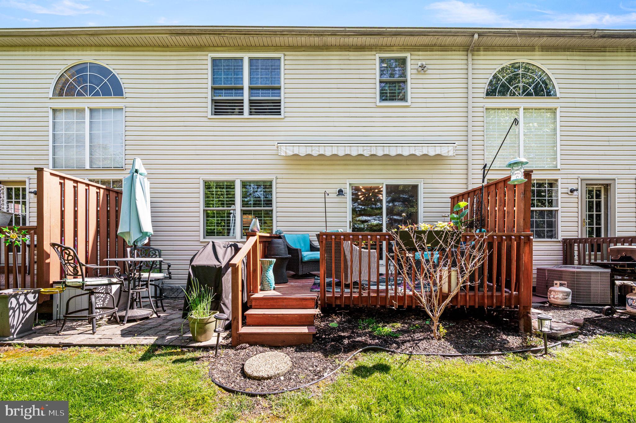 256 LARKSPUR LANE