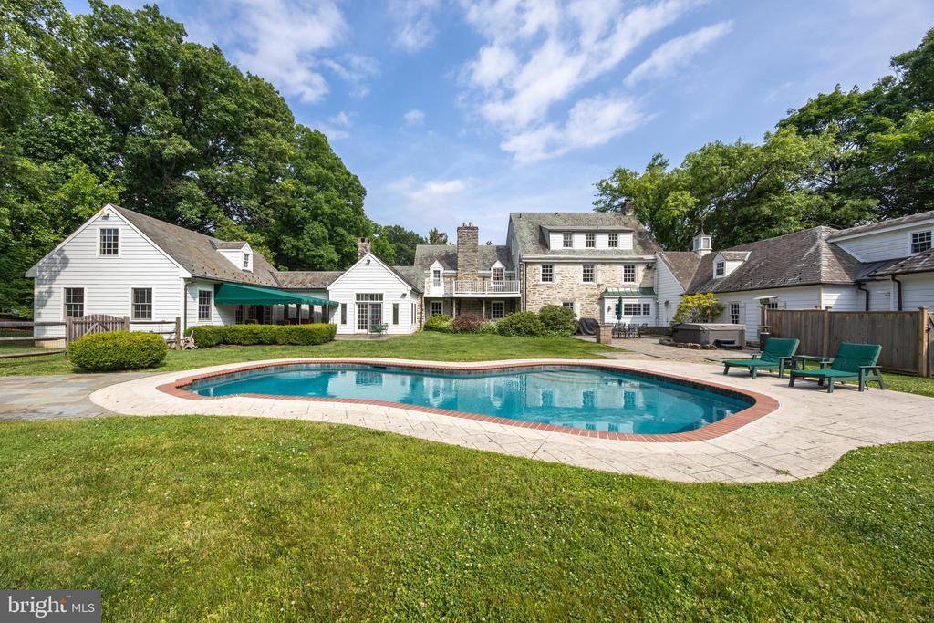 107 E MILL ROAD