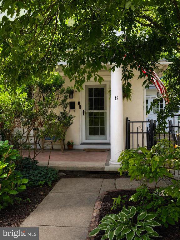 8 HEWETT ROAD
