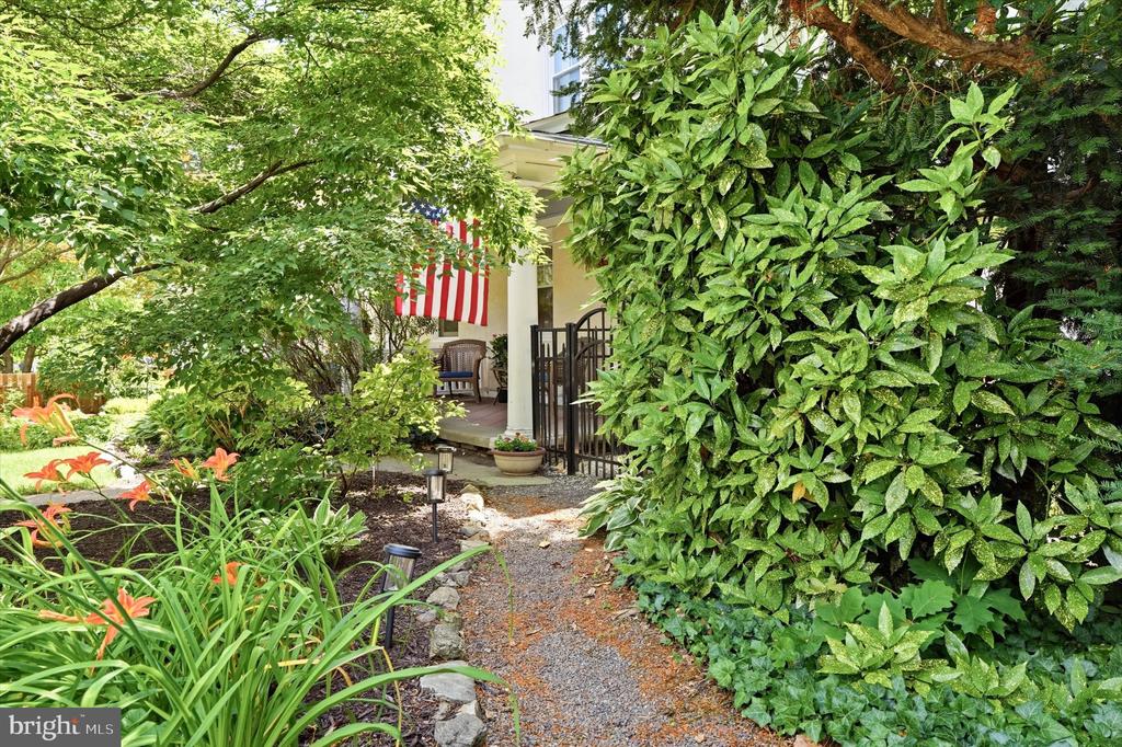 8 HEWETT ROAD