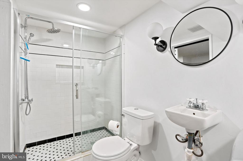 8 HEWETT ROAD