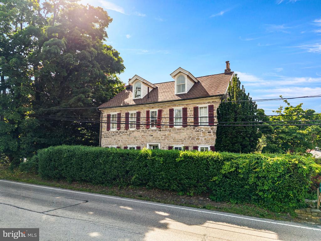 488 S BETHLEHEM PIKE