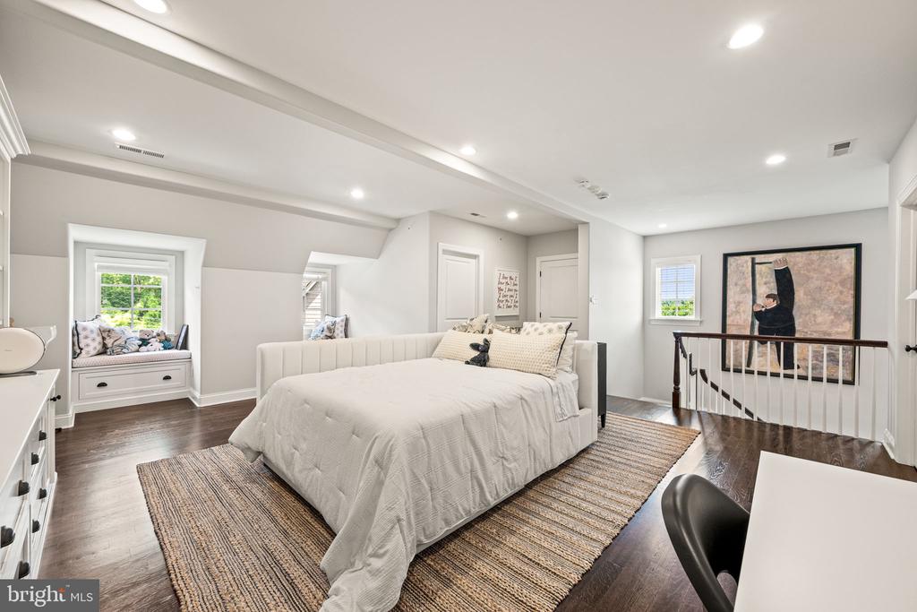 7 OVERLEA WAY Unit:           