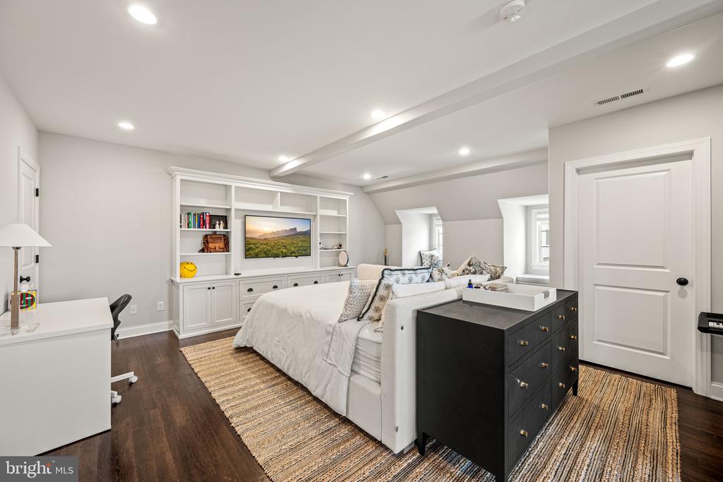 7 OVERLEA WAY Unit:           