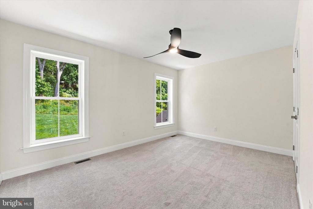 109 N LANDMARK LANE