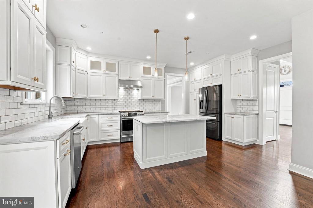 109 N LANDMARK LANE