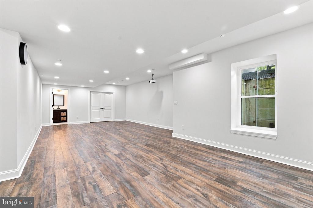 109 N LANDMARK LANE