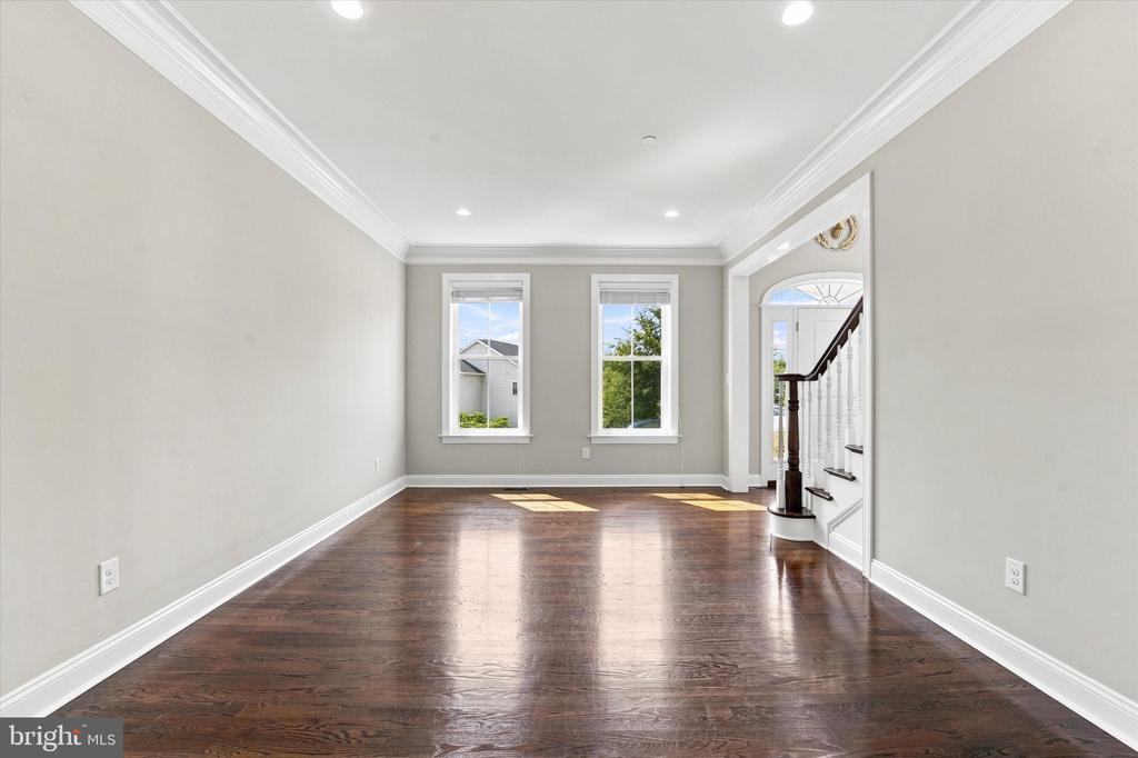 109 N LANDMARK LANE