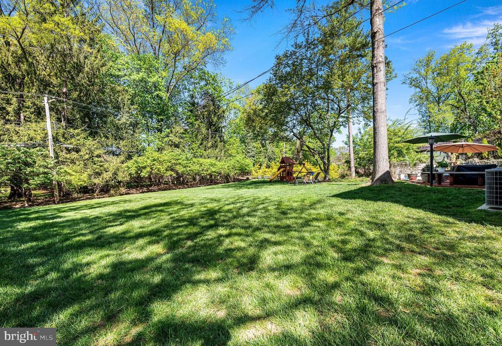 913 HARSTON LANE