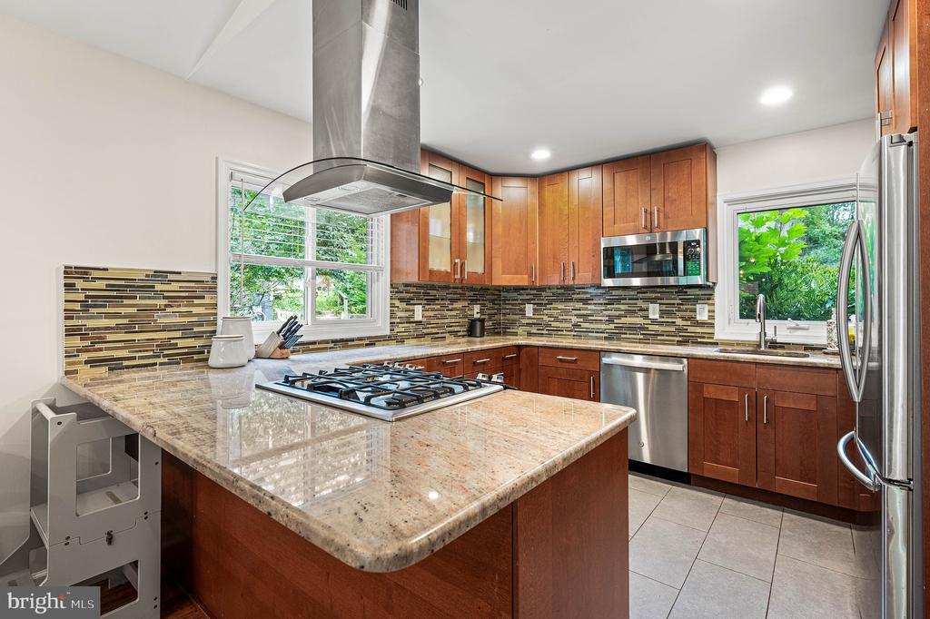 913 HARSTON LANE