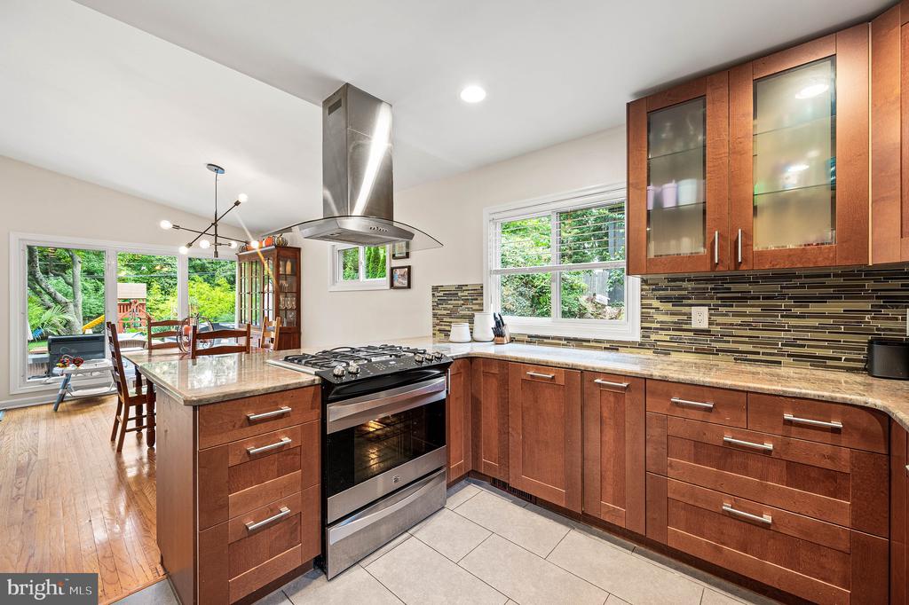 913 HARSTON LANE