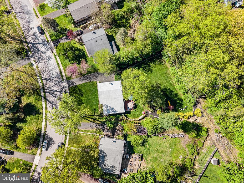 913 HARSTON LANE