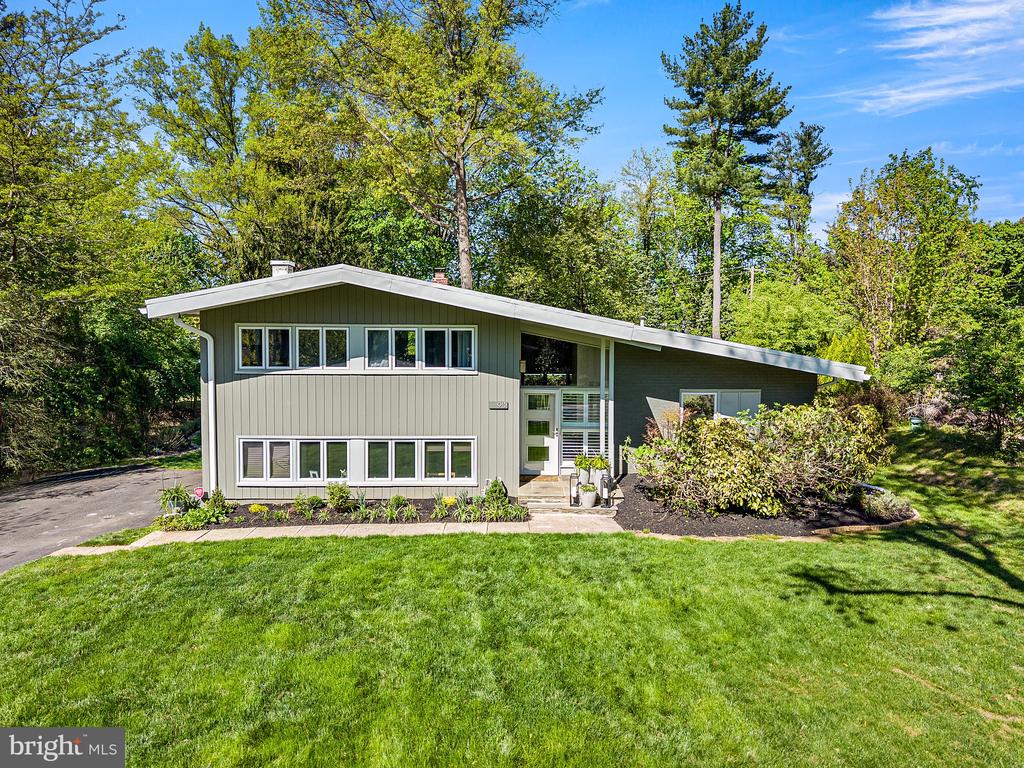 913 HARSTON LANE