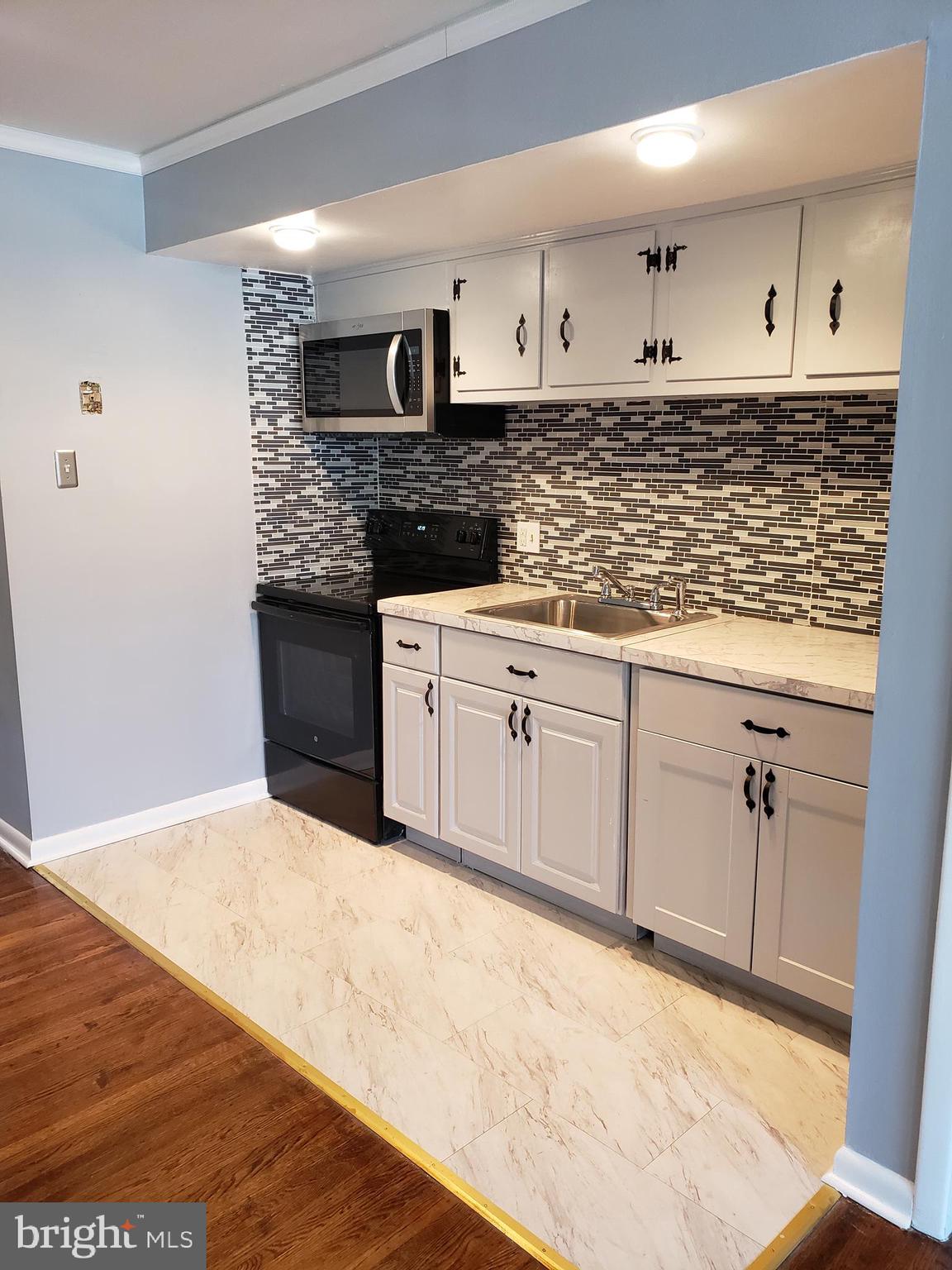 5911 N 10TH UNIT #1 STREET 1/2 1