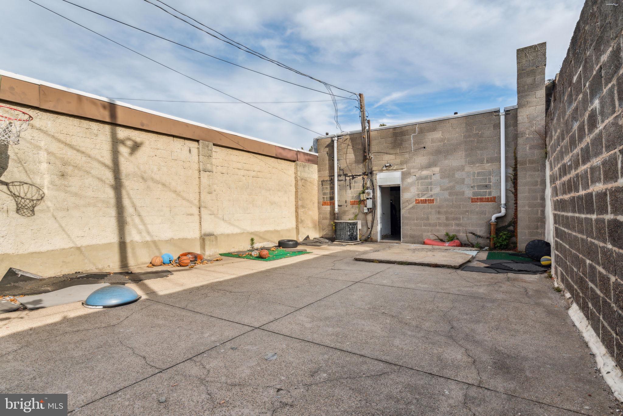 7516 HAVERFORD AVENUE