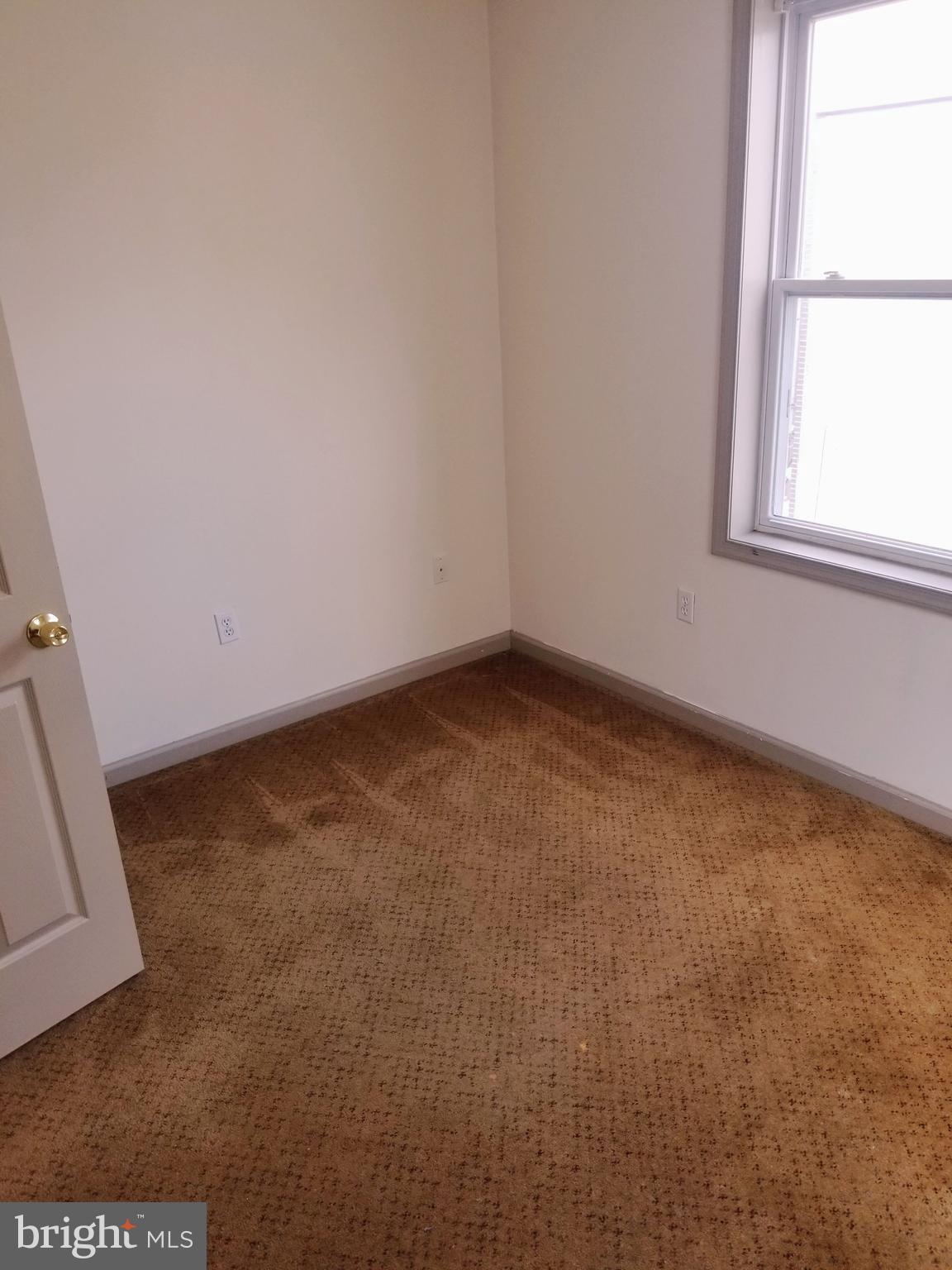 1607 W OXFORD STREET 1 FL