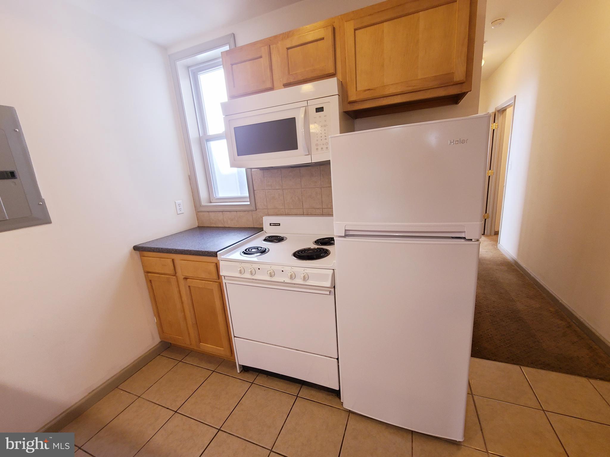1607 W OXFORD STREET 1 FL
