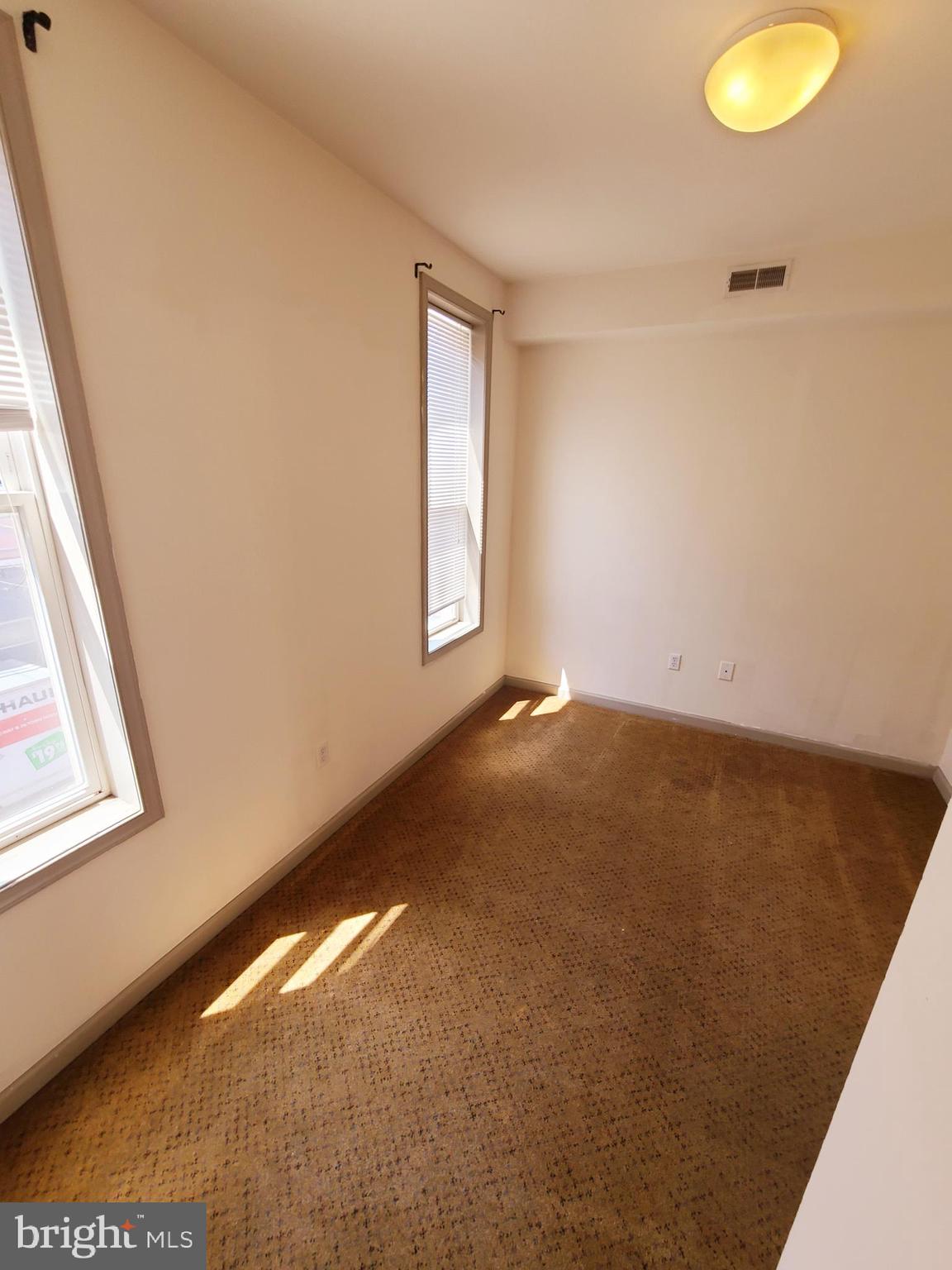 1607 W OXFORD STREET 1 FL
