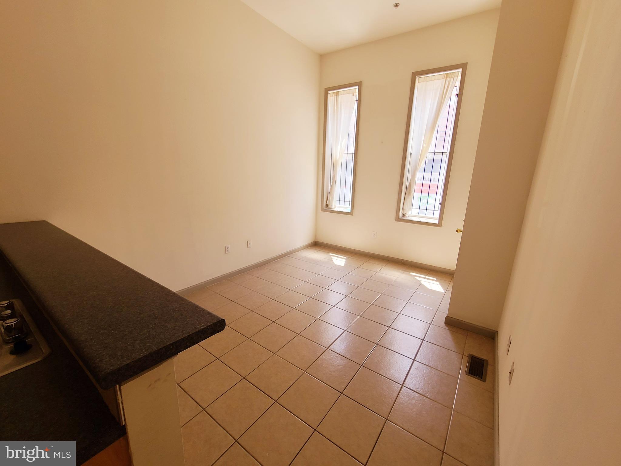 1607 W OXFORD STREET 1 FL
