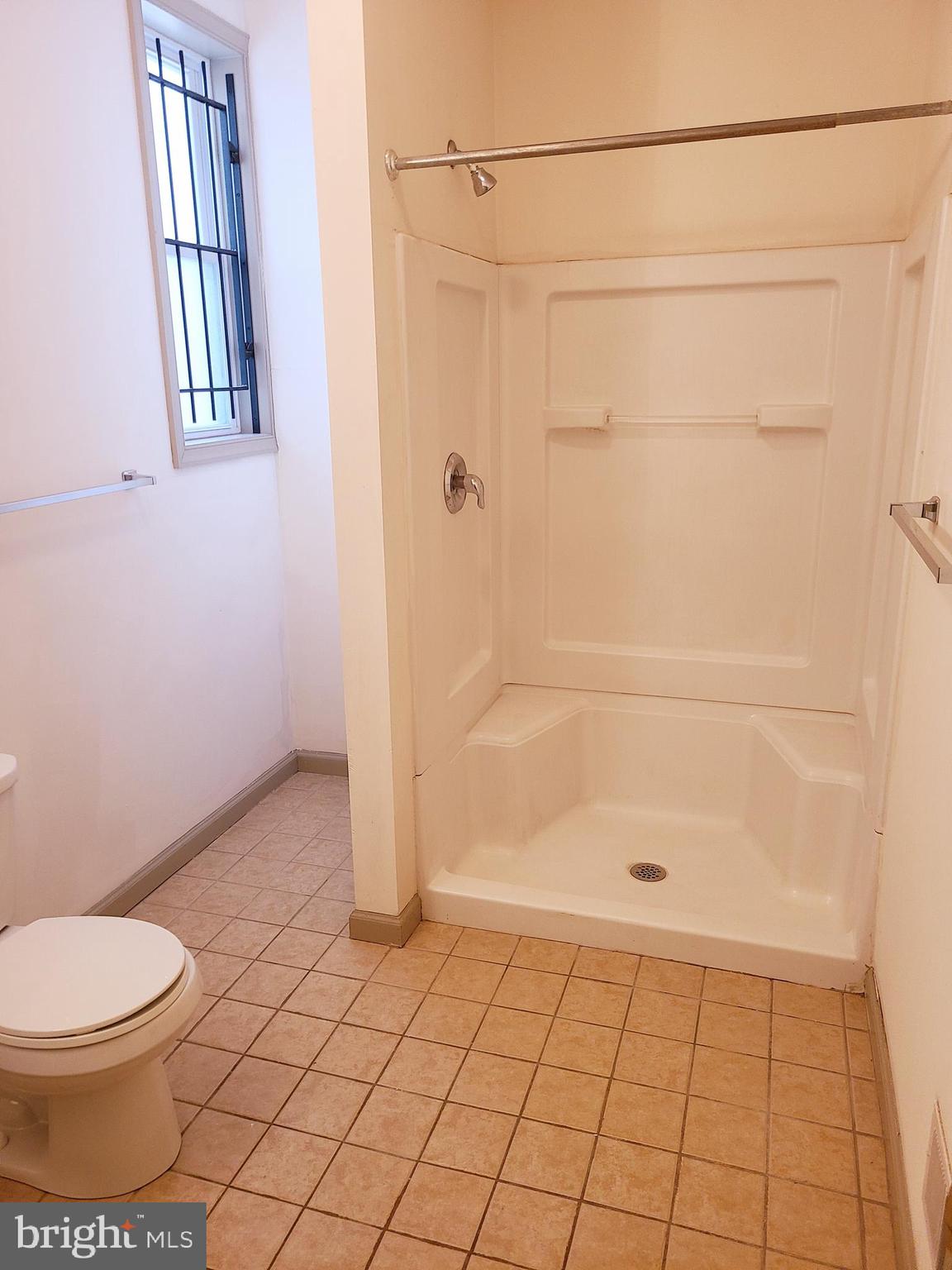 1607 W OXFORD STREET 1 FL