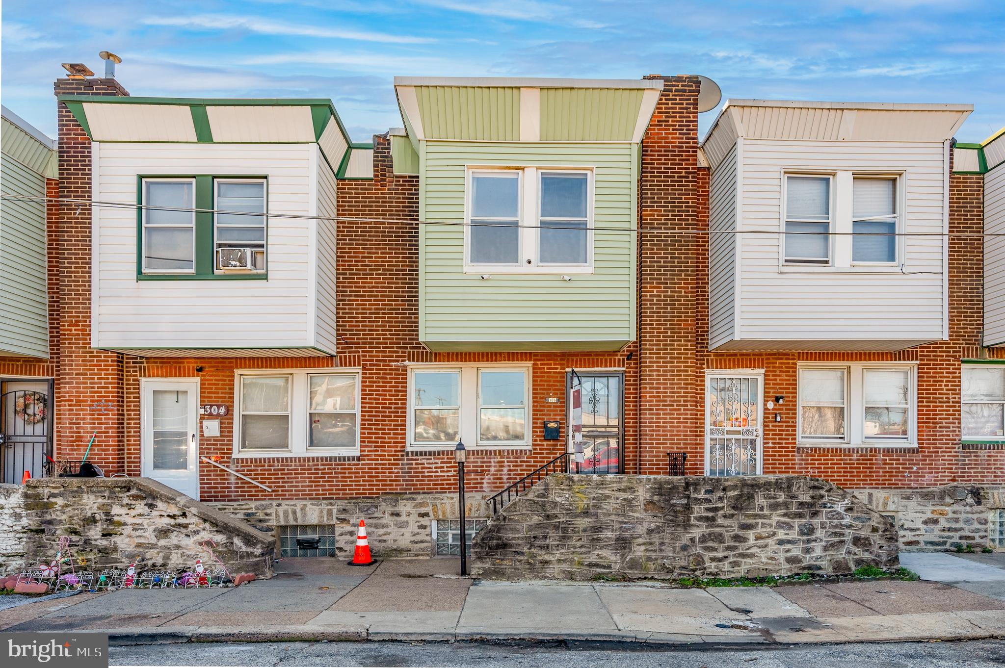 306 W COURTLAND STREET