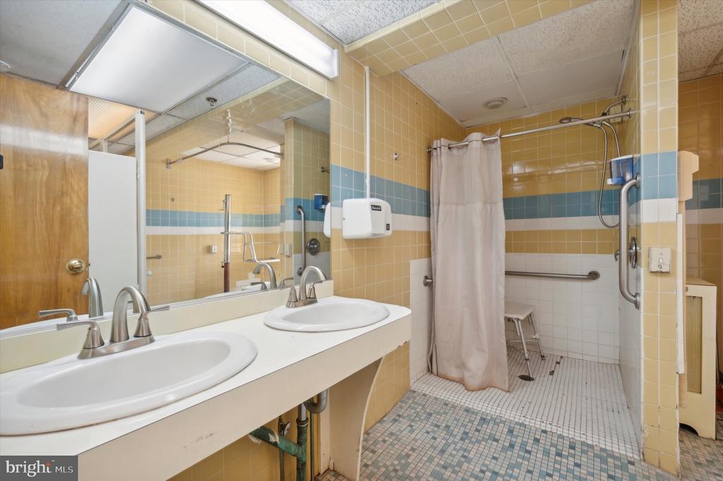 230 N 65TH STREET