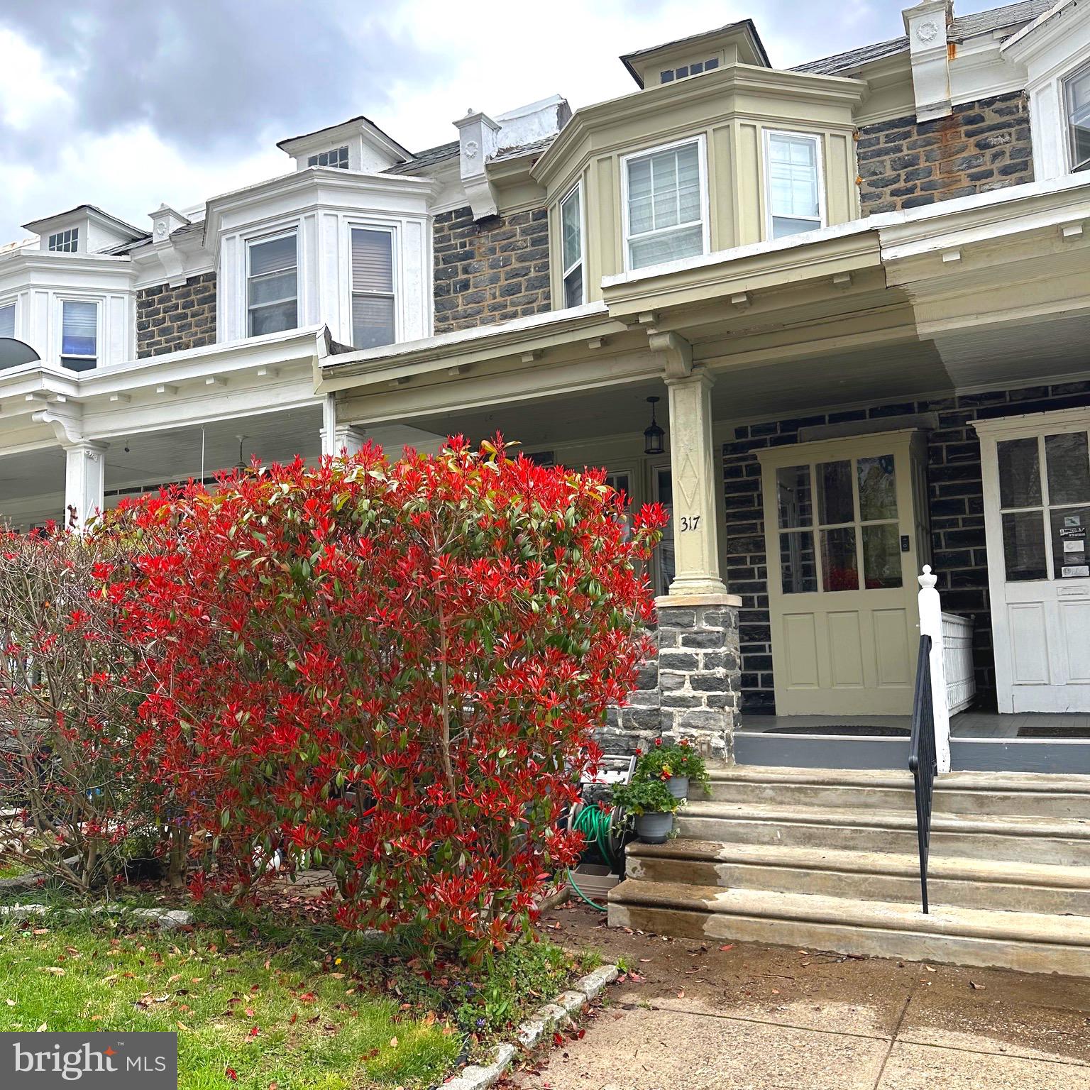 317 W LOGAN STREET